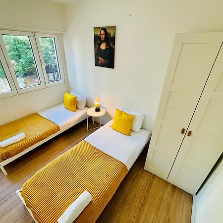 The Crespo House - 2f - & Апартаменти Лісабон