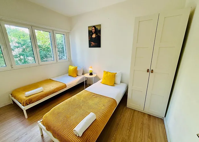 The Crespo House - 2f - & Апартаменти Лісабон